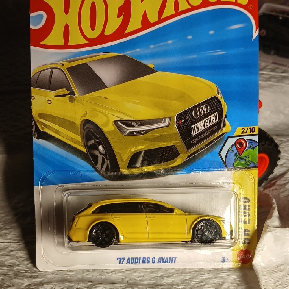 Hot Wheels '17 Audi RS 6 Avant - Yellow
